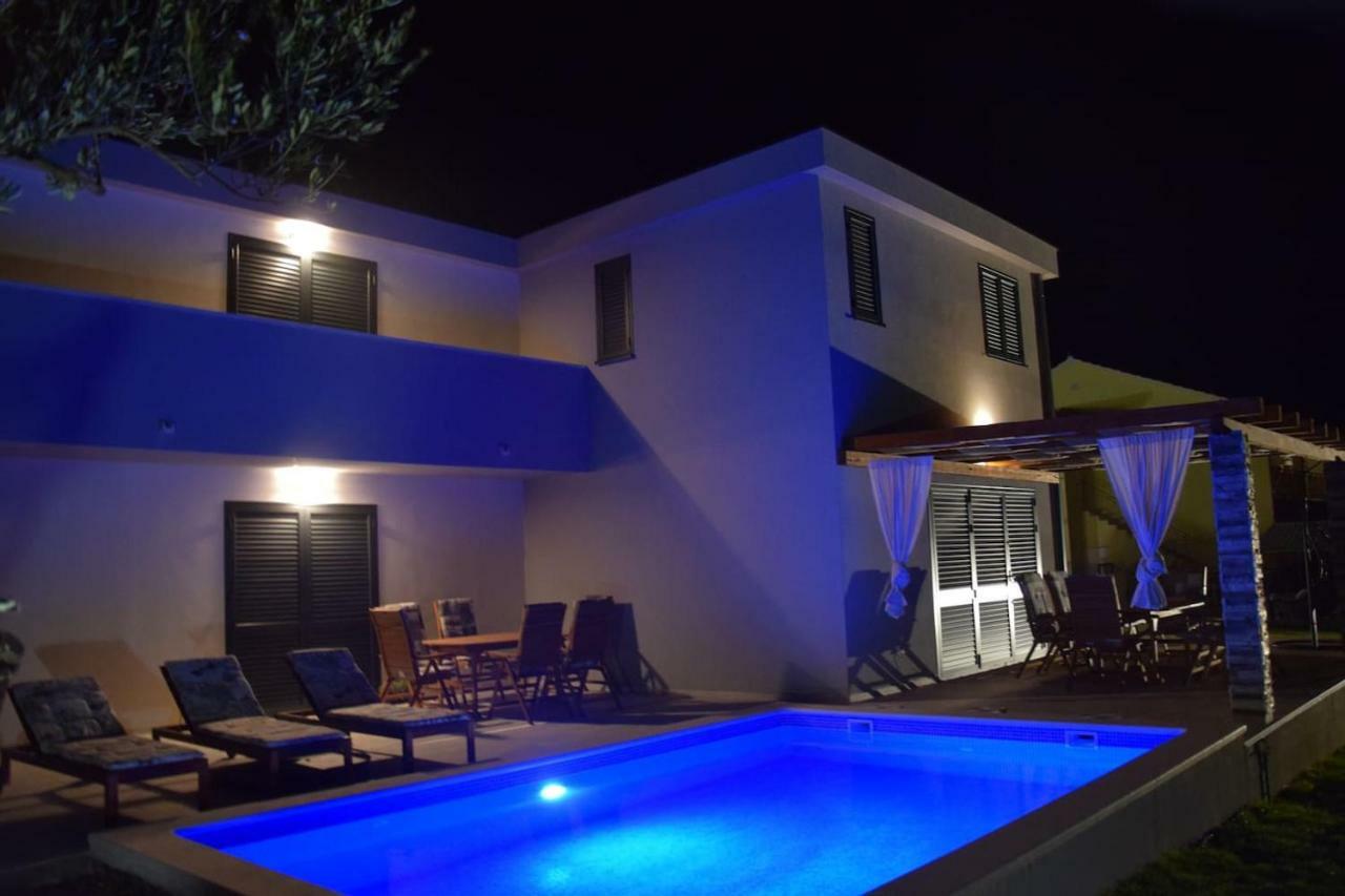 The Globetrotter'S Residence Kastel Novi Bagian luar foto
