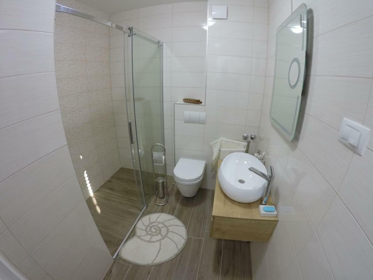 The Globetrotter'S Residence Kastel Novi Bagian luar foto