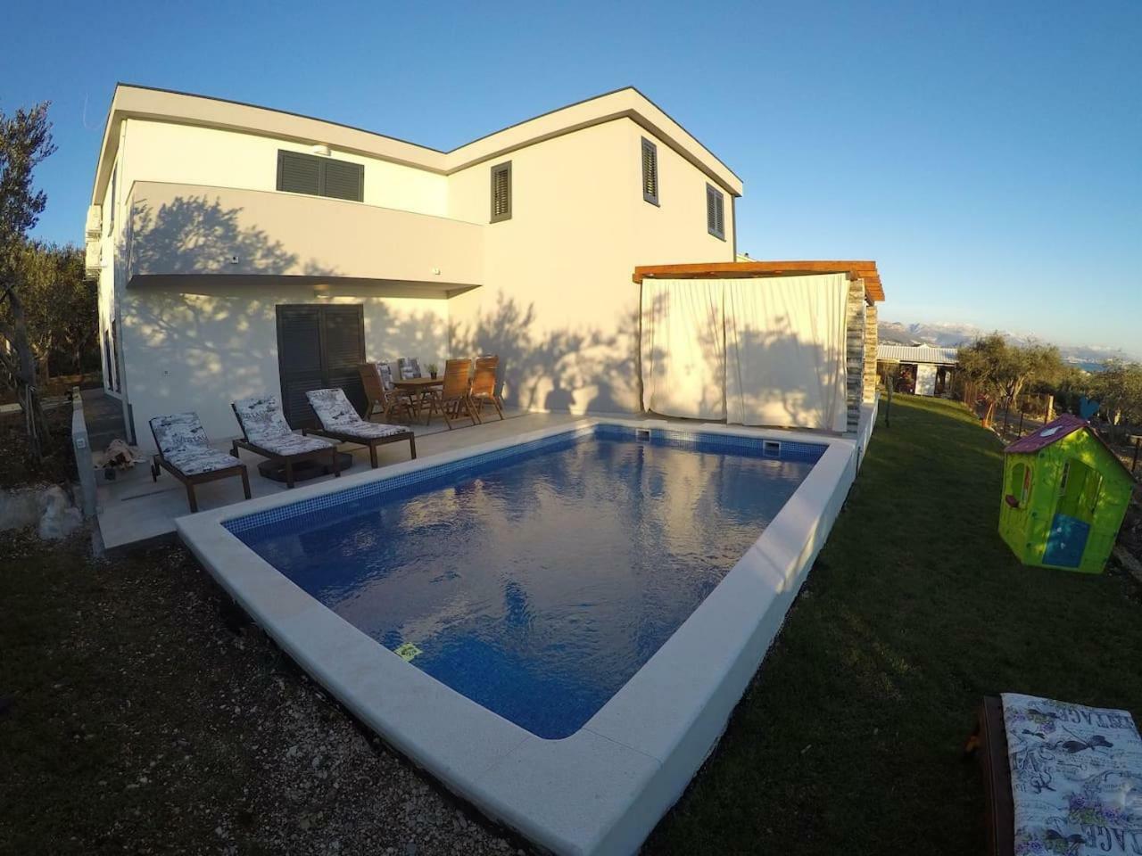 The Globetrotter'S Residence Kastel Novi Bagian luar foto