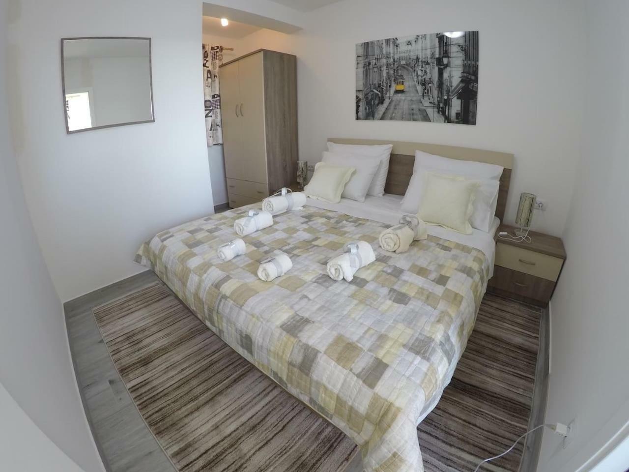 The Globetrotter'S Residence Kastel Novi Bagian luar foto