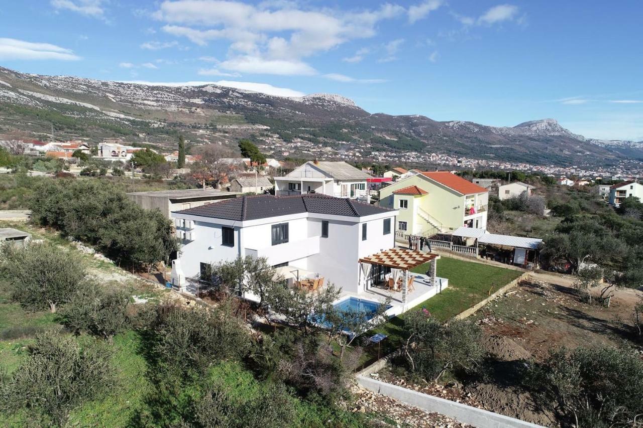 The Globetrotter'S Residence Kastel Novi Bagian luar foto