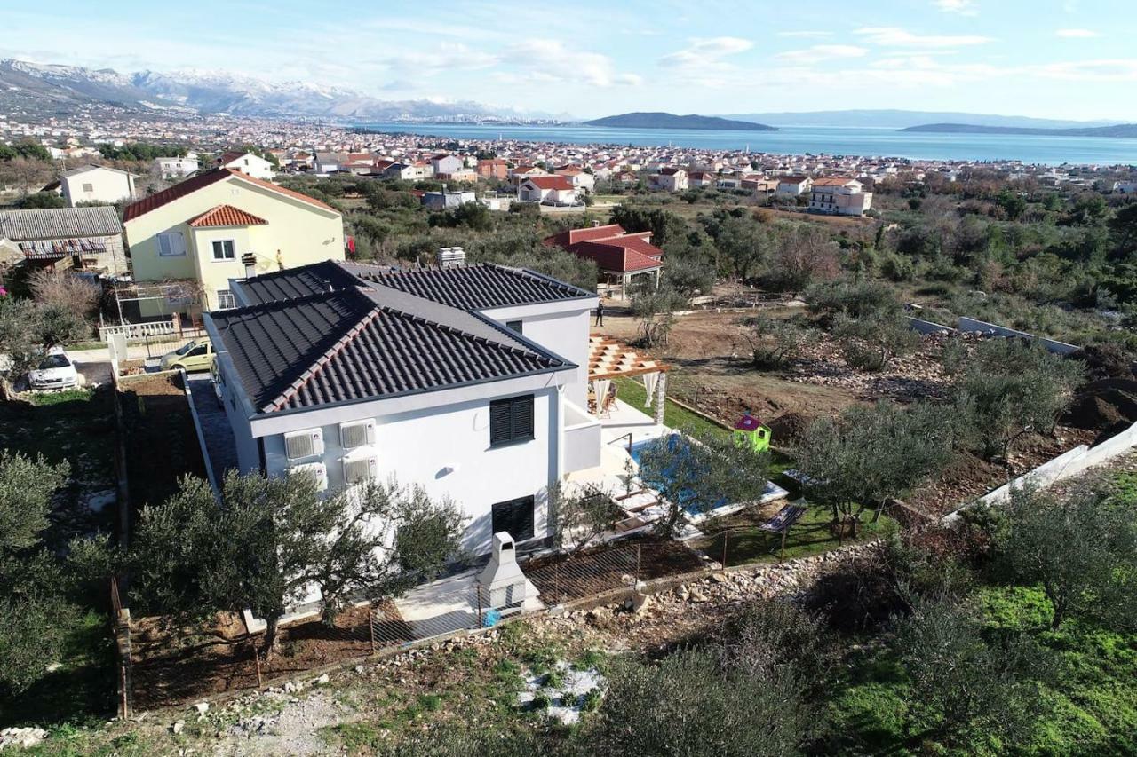 The Globetrotter'S Residence Kastel Novi Bagian luar foto
