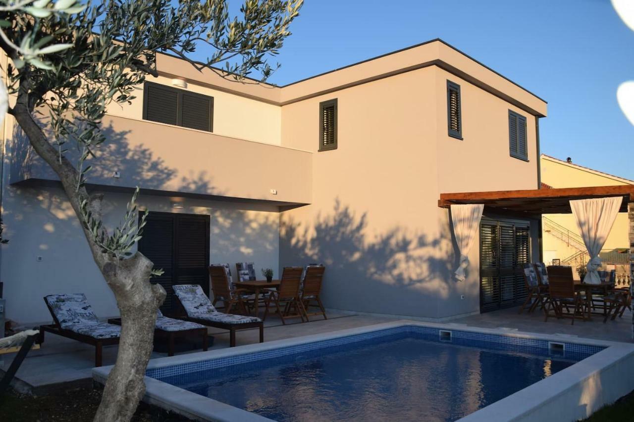 The Globetrotter'S Residence Kastel Novi Bagian luar foto
