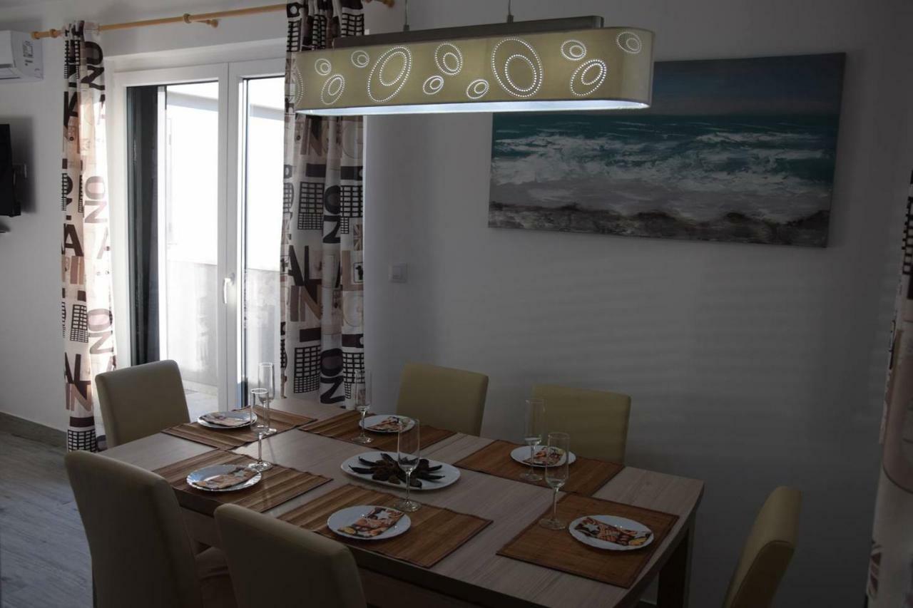The Globetrotter'S Residence Kastel Novi Bagian luar foto
