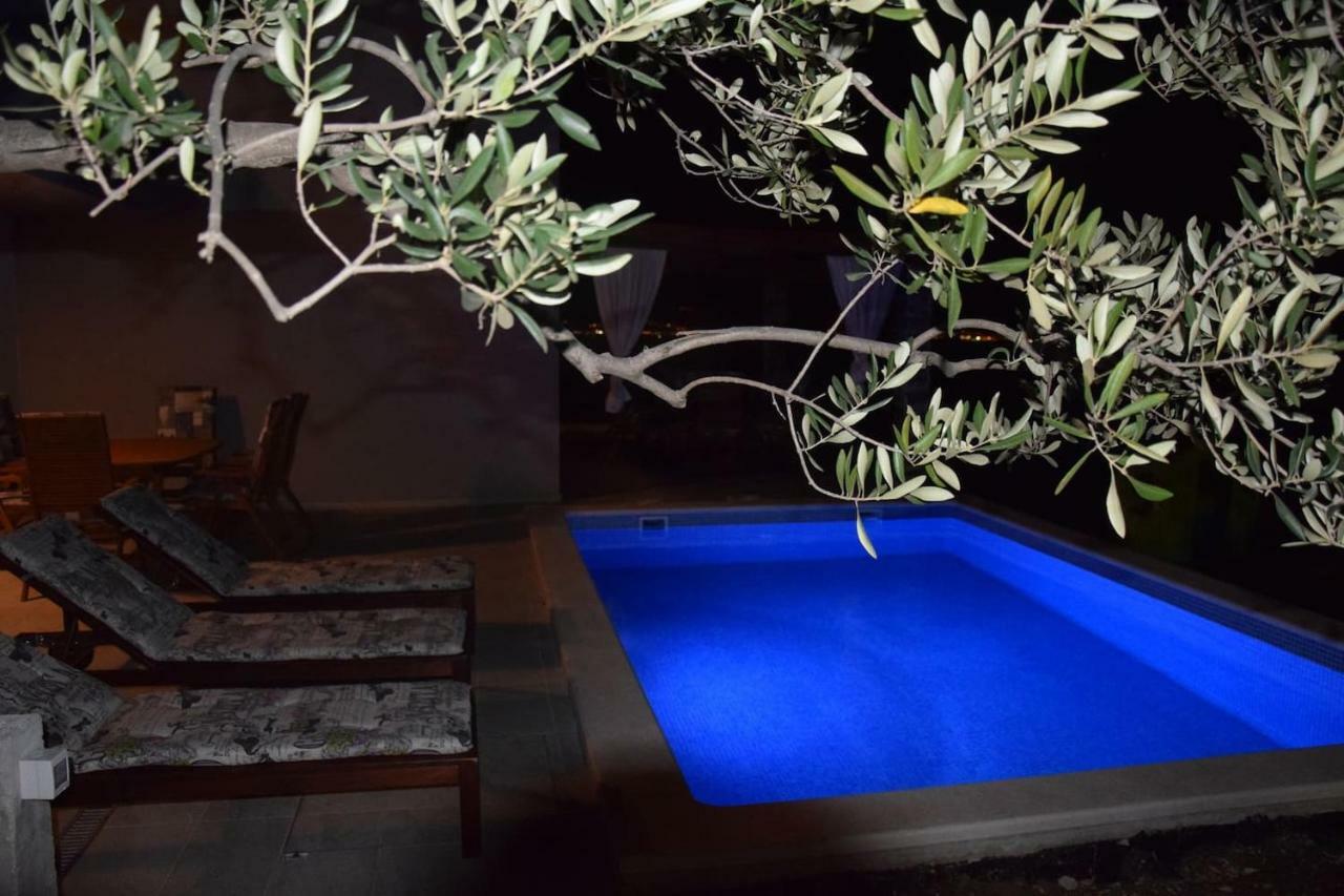 The Globetrotter'S Residence Kastel Novi Bagian luar foto
