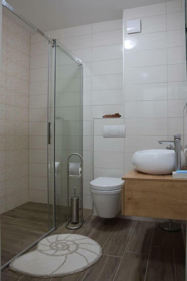 The Globetrotter'S Residence Kastel Novi Bagian luar foto
